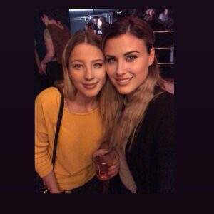 Sabina Dlouhá Instagram - Premiéra klipu k filmu V SÍTI 🎬🎼 #vsiti #film #videoklip # #dokumentvsiti #actress #czechactress #tomasklus #jedomamama