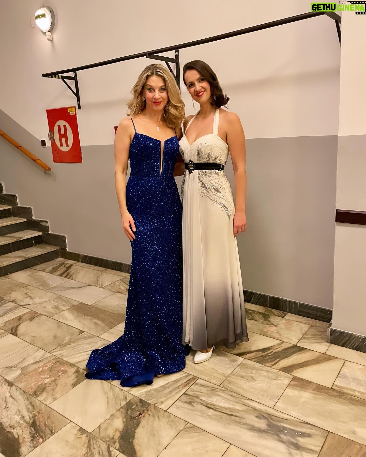 Sabina Laurinová - 2.5K Likes - Hudba léčí a dělá radost.. ♥️
Já se opět po roce mohla postavit na jeviště,při krásných vánočních koncertech,s orchestrem Václava Marka. Bylo mi ctí. ♥️ @vaclavmarek.cz
Děkuji moc také @svatebnisalonmaya za krásné šaty. Vždy se v nich cítím krásně ♥️