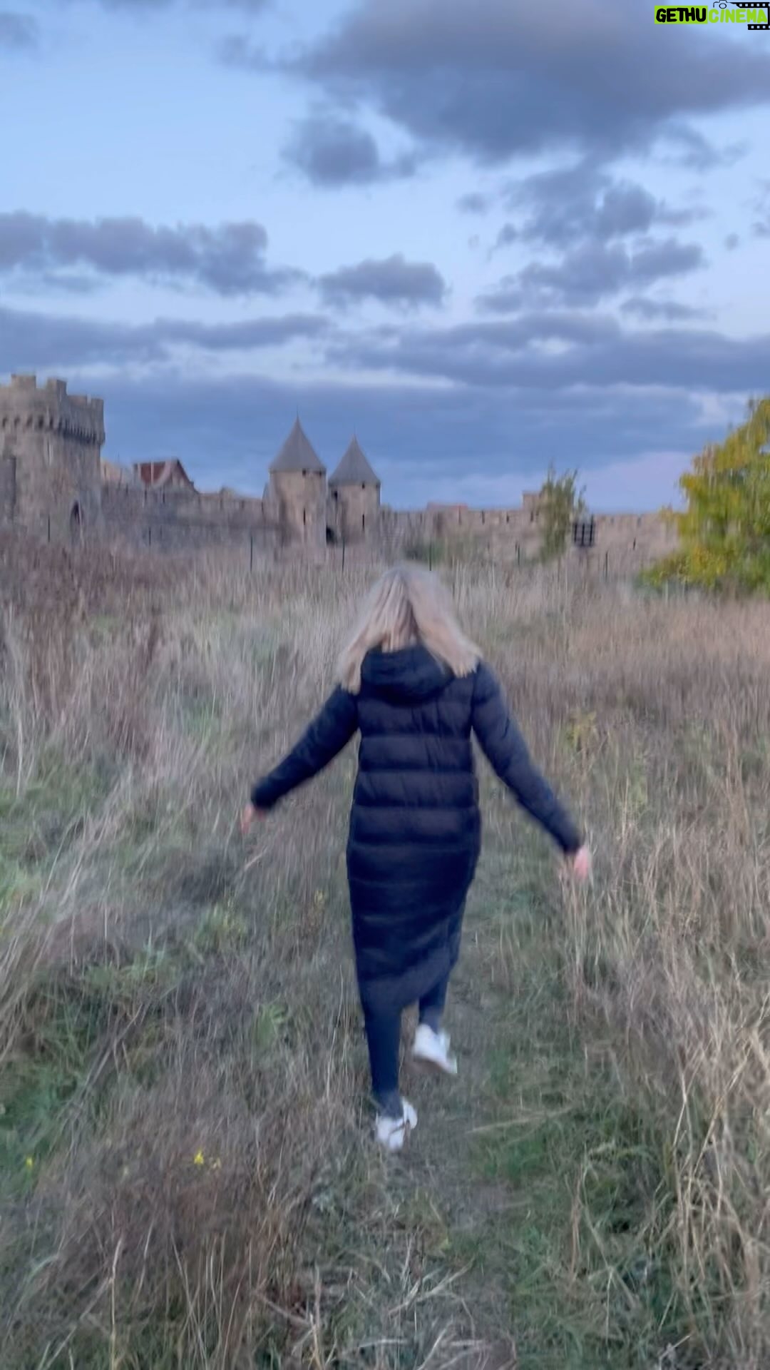 Sabina Laurinová - 1.8K Likes - Tak jsem si svátečně skočila. A moc Vám všem děkuju za krásná přání. 💗