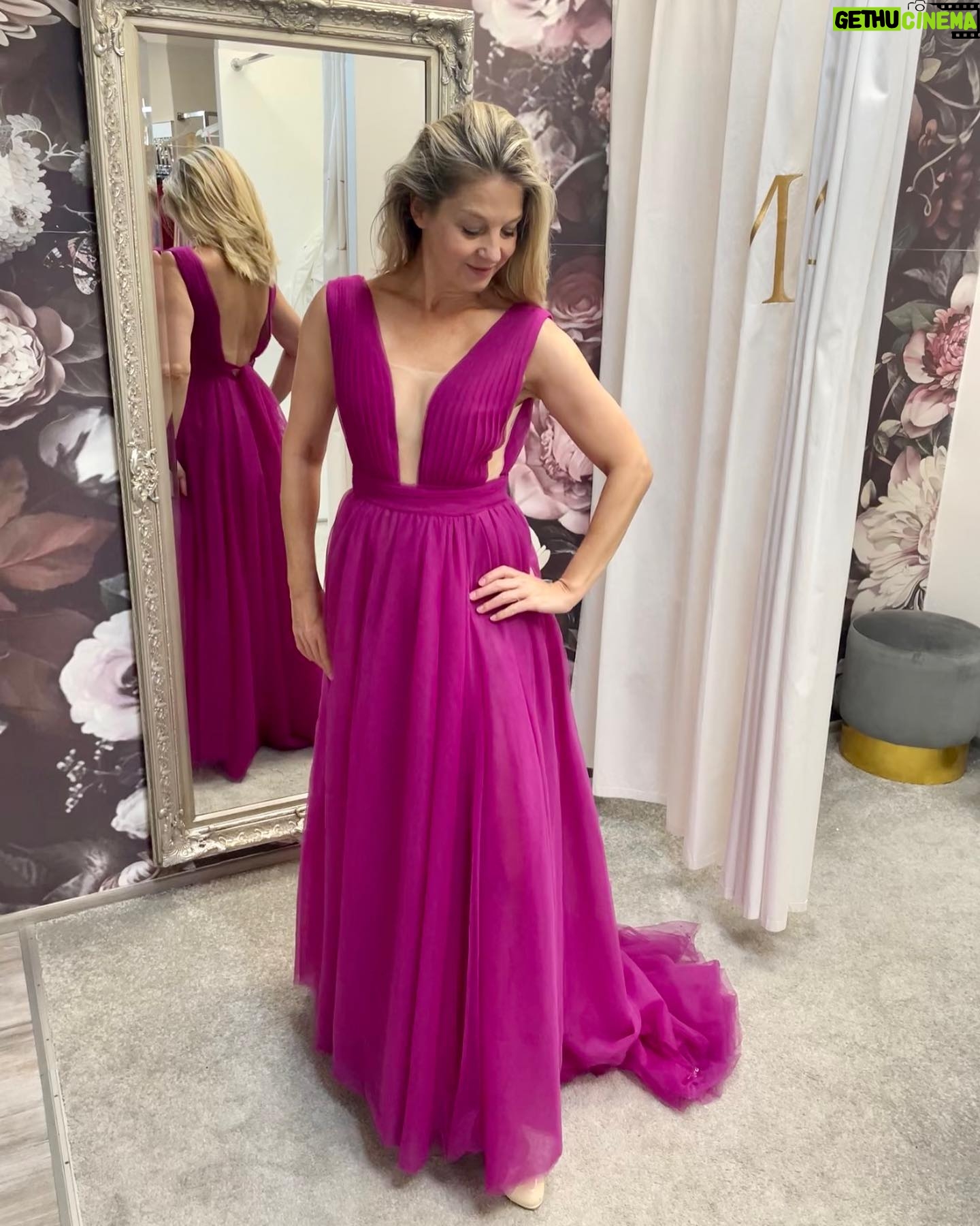 Sabina Laurinová - 8.5K Likes - Den Princezen na zámku Slavkov se blíží .. Letos si těch šatů nějak užívám…Tak které? Děkuju @svatebnisalonmaya za nádherné šaty.🌸Těším se moc.. @denprincezen