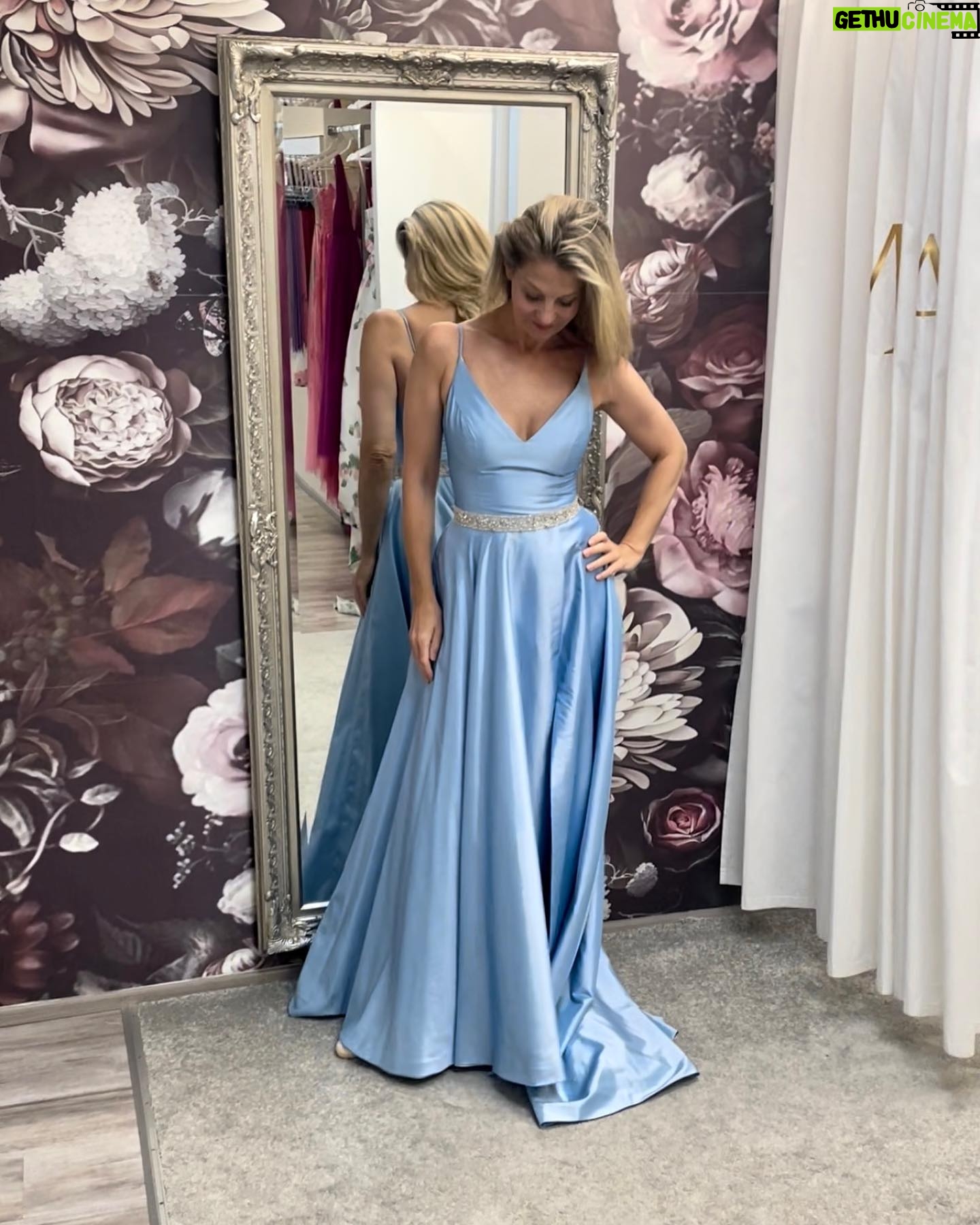 Sabina Laurinová - 8.5K Likes - Den Princezen na zámku Slavkov se blíží .. Letos si těch šatů nějak užívám…Tak které? Děkuju @svatebnisalonmaya za nádherné šaty.🌸Těším se moc.. @denprincezen