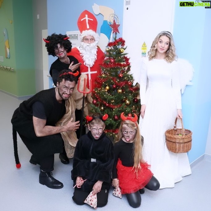 Sabina Laurinová - 3.7K Likes - Městem už zase chodí Mikuláš… ⭐️
Již tradičně v Thomayerově nemocnici.
Věřím, že jsme předali radost a naději. 💫
@thomayerka
@prima_zoo