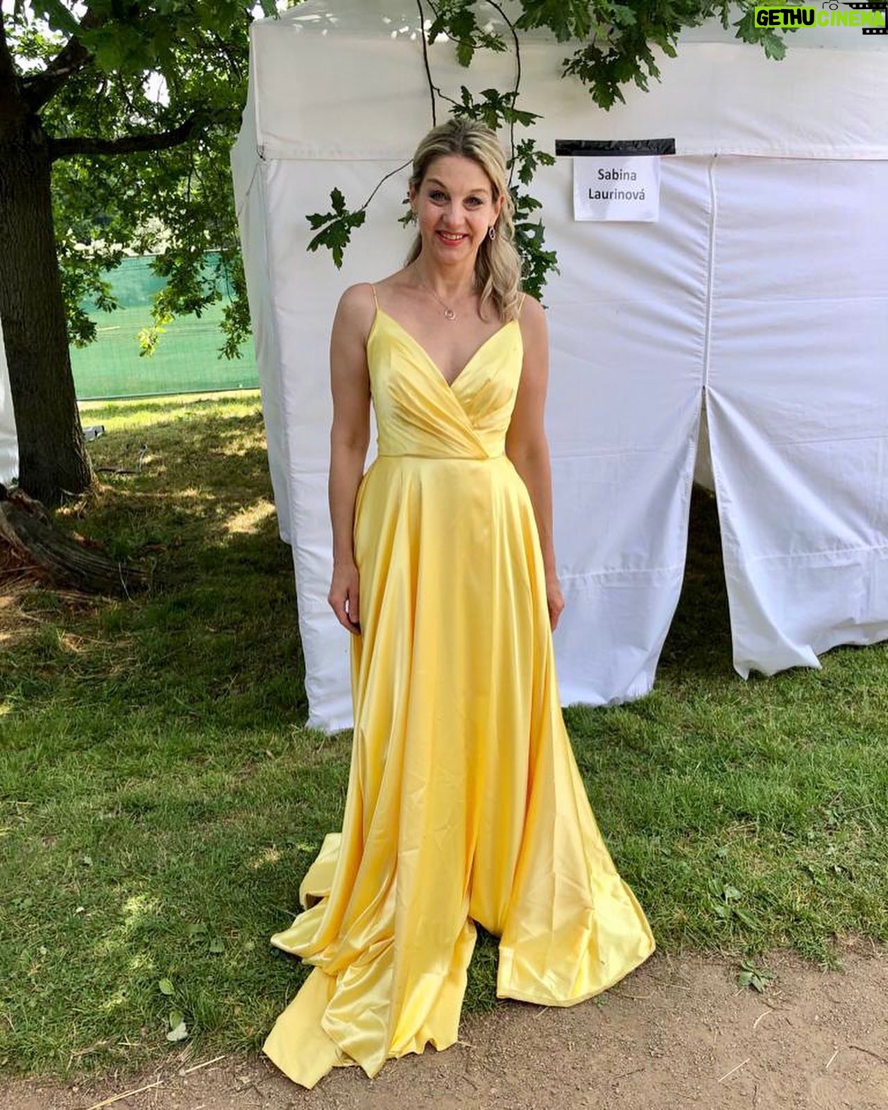 Sabina Laurinová - 2.2K Likes - Zámek Karlova Koruna…Bylo tam krásně🌺 Díky všem skvělým kolegům a nejvíc všem, kdo jste přišli… Těšíme se 29.7. na zámku Slavkov. @denprincezen Diky@svatebnisalonmaya 🌺