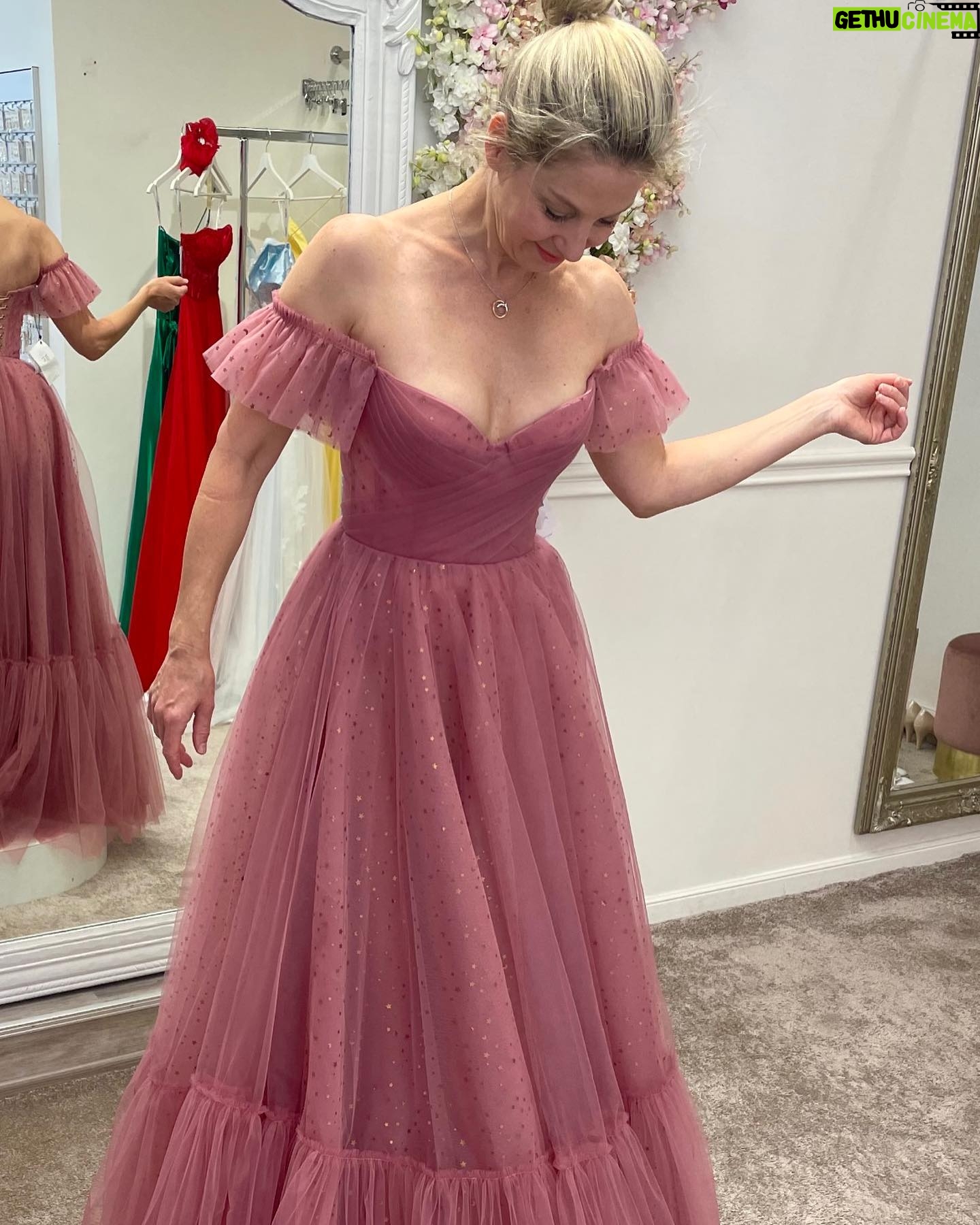 Sabina Laurinová - 2.8K Likes - Po roce na zámek.. Zítra Karlova Koruna🤍 Tak které? Děkuji @svatebnisalonmaya
Těším se na vás na @denprincezen 🌸