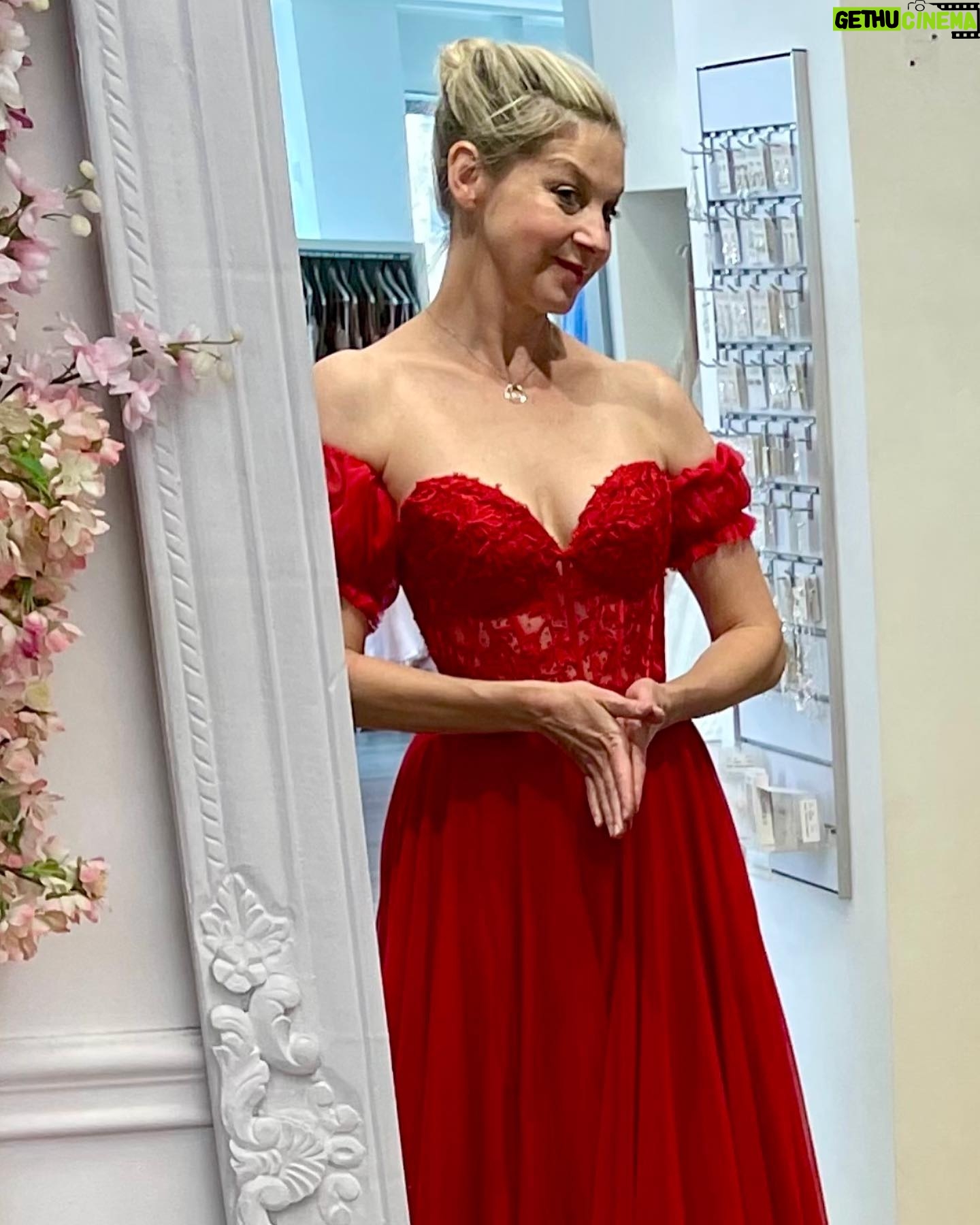 Sabina Laurinová - 2.8K Likes - Po roce na zámek.. Zítra Karlova Koruna🤍 Tak které? Děkuji @svatebnisalonmaya
Těším se na vás na @denprincezen 🌸