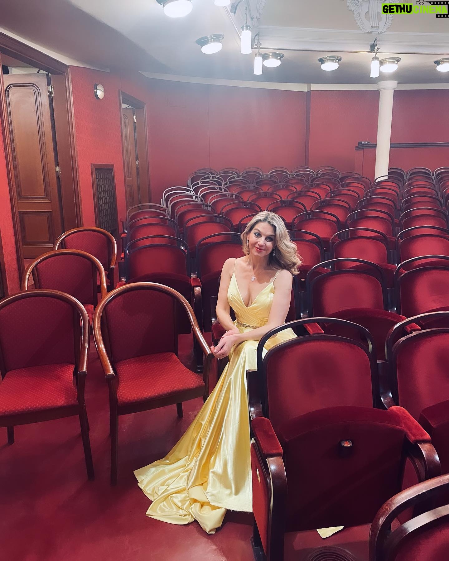 Sabina Laurinová - 2.5K Likes - Hudba léčí a dělá radost.. ♥️
Já se opět po roce mohla postavit na jeviště,při krásných vánočních koncertech,s orchestrem Václava Marka. Bylo mi ctí. ♥️ @vaclavmarek.cz
Děkuji moc také @svatebnisalonmaya za krásné šaty. Vždy se v nich cítím krásně ♥️
