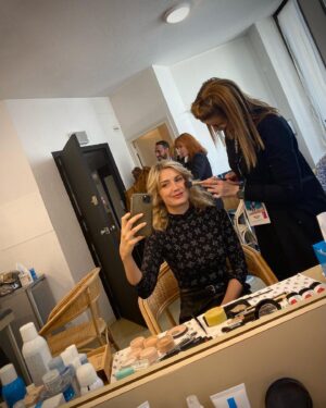 Sabine Perraud Instagram - Merci @festivaldelafiction pour ce bon moment en famille @itc_tf1 ! Et bravo pour cette sélection riche variée!
Merci évidemment à notre super attaché de presse @jeremy_marque de prendre si bien soin de nous, y compris niveau météo! A l’année prochaine peut-être…🤍