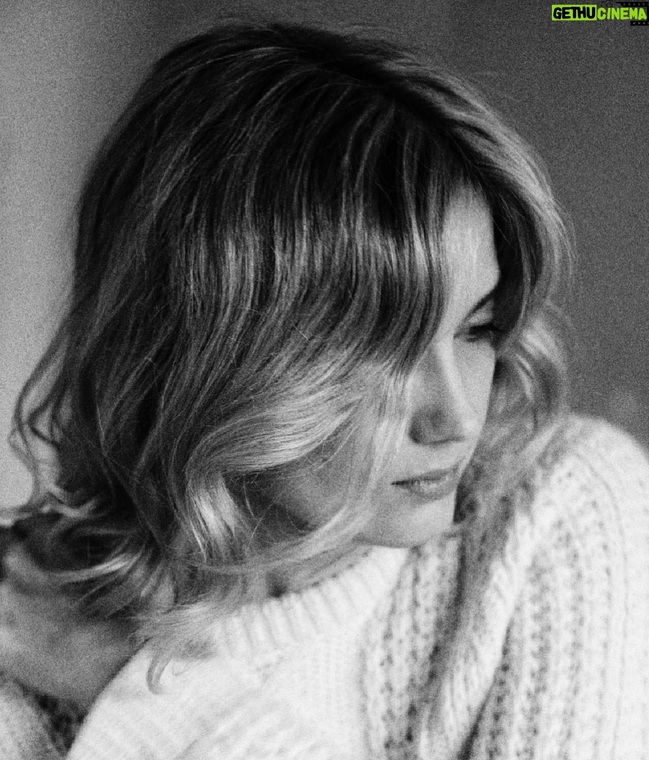 Sabine Perraud - 3.7K Likes - C’est toujours intimidant les séances photos mais je me suis vraiment amusée grâce à mon ami @leportraitparisien. Merci mille fois pour ce chouette moment! #cuculapraline #rienafoutre #copains #blackandwhite #photo