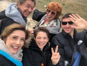 Sabine Perraud Instagram - Photo de famille... #tournage #lesud #comedie #merepoule