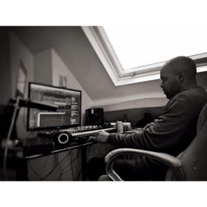 Sabine Perraud Instagram - Journée studieuse pour Odd Fame
#feelgoodmusic #LTB2