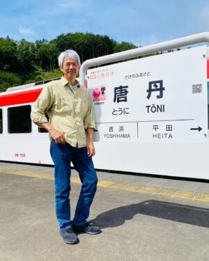 Saburo Tokito Instagram - 撮影の合間のオフショット「とうに駅」にて
三陸鉄道のみなさんありがとうございました！

フジテレビ『監察医 朝顔2022スペシャル』
９月26日（月）21時～22時48分
#監察医朝顔 #朝顔
#上野樹里 #風間俊介 #加藤柚凪 #時任三郎