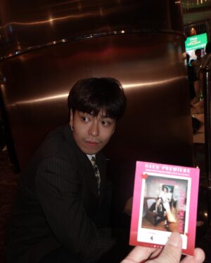 Sadanont Durongkhaweroj Instagram - Long! Live! Love!
ขอให้ความรักจงเจริญในหัวใจ และฝากเจนสนาม กับทุกๆท่านในภาพยนตร์ Long Live Love ด้วยนะครับ!
ยินดีกับพี่มุกสำหรับภาพยนตร์เรื่องแรกเรื่องนี้ ขอบคุณที่ให้พื้นที่และโอกาสในการร่วมงาน ขอบคุณพี่ซันนี่ พี่ปีเตอร์ และทุกท่านที่ได้ร่วมงานด้วย รักส์💕