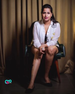 Sadhika Venugopal Instagram - I do not wish women to have power over men; but over themselves. The most beautiful thing a woman can wear is confidence. 

📸 @como__photography 
Hair @triple_a_hair_styling_makeup
MUA & Styling @radhika_venugopal_sadhika 
Costume @crimsouneclub
Location @luxokochi 
Hospitality services @hospitalityevolve