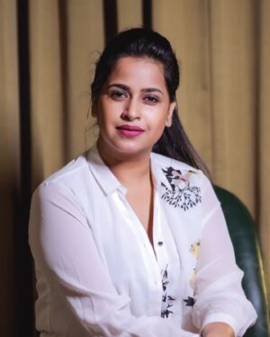 Sadhika Venugopal Instagram - I do not wish women to have power over men; but over themselves. The most beautiful thing a woman can wear is confidence. 

📸 @como__photography 
Hair @triple_a_hair_styling_makeup
MUA & Styling @radhika_venugopal_sadhika 
Costume @crimsouneclub
Location @luxokochi 
Hospitality services @hospitalityevolve