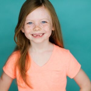 Sadie Munroe Instagram - I know I am late but here’s toothless me! @pierregautreauphotography 
#butlerrustonbell #oldheadshotday