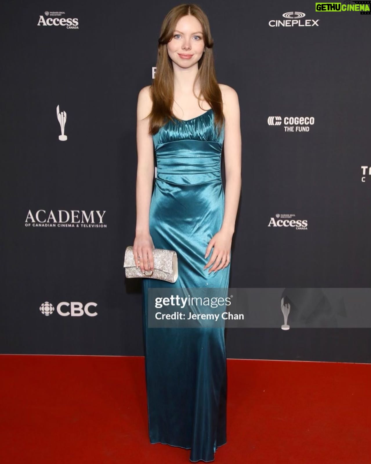 Sadie Munroe - 4.6K Likes - sandwiched between two of my favourite people. thank you for having me @thecdnacademy !!