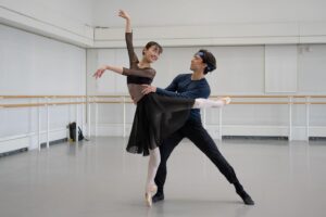 Sae Maeda Instagram - We are really excited to make our debuts as Perdita and Florizel in @wheeldony‘s Winter’s Tale. 

Our shows at @royaloperahouse are on 21st, 28th May and 1st of June. We’ll see you there 😊

📸 by the wonderful @dancersdiary