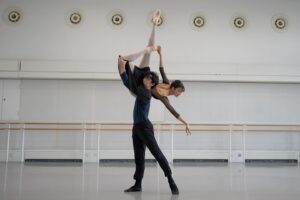 Sae Maeda Instagram - We are really excited to make our debuts as Perdita and Florizel in @wheeldony‘s Winter’s Tale. 

Our shows at @royaloperahouse are on 21st, 28th May and 1st of June. We’ll see you there 😊

📸 by the wonderful @dancersdiary