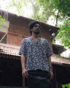 Sagar Surya Instagram - "ഒരുപിടി നല്ല ഓർമ്മകൾ മനസ്സിൽ നിറച്ചുകൊണ്ട് സ്നേഹത്തിൻ്റെ ഓണക്കാലം വീണ്ടുമിതാ വന്നെത്തി. എല്ലാ പ്രിയപ്പെട്ടവർക്കും ഒരായിരം ഓണാശംസകൾ!"
.
.
.
#onam #kerala #onamcelebration #keralagram #onamspecial #happyonam #india #malayali #instagram