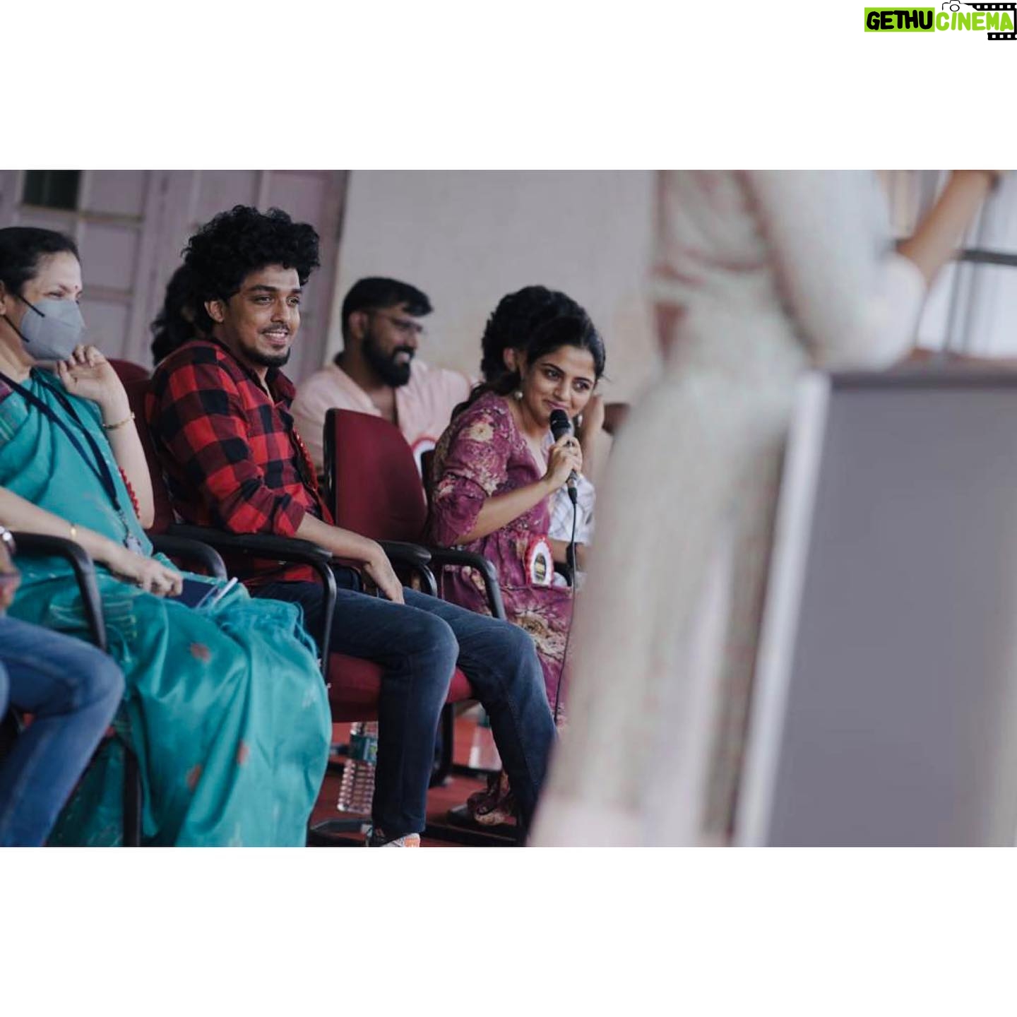 Sagar Surya - 18.4K Likes - ഇന്നലെ എന്റ ജീവിതത്തിൽ ഒരിക്കലും മറക്കാൻ പറ്റാത്ത ഒരു വലിയ നിമിഷം ആയിരുന്നു ..ഒരു ആറു വര്ഷങ്ങള്ക്കു മുൻപാണ് ഞാൻ ആദ്യം ആയി ഒരു ഷോർട് ഫിലിം അഭിനയിക്കുന്നത് അതും ഗവണ്മെന്റ് എഞ്ചിനീയറിംഗ് കോളേജിൽ വെച്ച് .ഇന്നലെ അതെ കോളേജിൽ ജോ & ജോ സിനിമയുടെ പ്രൊമോഷന് ഗസ്റ്റ് ആയി വിളിച്ചപ്പോൾ ഭയകരമായ അഭിമാനം തോന്നിയ നിമിഷം..തിരിഞ്ഞു നോക്കുബോൾ ഒരുപാടു സന്തോഷം തോനുന്നു ..❤️
പടച്ചോൻ ഒരു വലിയ സംഭവം ആണുട്ടാ ചില ആഗ്രഹങ്ങൾ നമ്മൾ മറന്നാലും പടച്ചോൻ മറക്കില്ല ..🙏
.
@sajithdevs 💫
