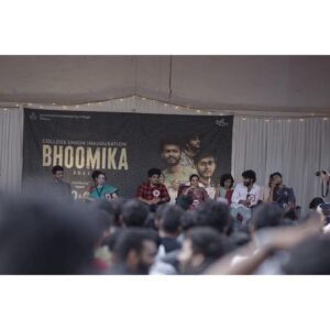 Sagar Surya Instagram - ഇന്നലെ എന്റ ജീവിതത്തിൽ ഒരിക്കലും മറക്കാൻ പറ്റാത്ത ഒരു വലിയ നിമിഷം ആയിരുന്നു ..ഒരു ആറു  വര്ഷങ്ങള്ക്കു മുൻപാണ് ഞാൻ ആദ്യം ആയി ഒരു ഷോർട് ഫിലിം അഭിനയിക്കുന്നത് അതും ഗവണ്മെന്റ് എഞ്ചിനീയറിംഗ് കോളേജിൽ വെച്ച് .ഇന്നലെ അതെ കോളേജിൽ ജോ & ജോ സിനിമയുടെ പ്രൊമോഷന് ഗസ്റ്റ് ആയി വിളിച്ചപ്പോൾ ഭയകരമായ അഭിമാനം തോന്നിയ നിമിഷം..തിരിഞ്ഞു നോക്കുബോൾ ഒരുപാടു സന്തോഷം തോനുന്നു ..❤️

പടച്ചോൻ ഒരു വലിയ സംഭവം ആണുട്ടാ  ചില ആഗ്രഹങ്ങൾ നമ്മൾ മറന്നാലും പടച്ചോൻ മറക്കില്ല ..🙏
.
@sajithdevs 💫