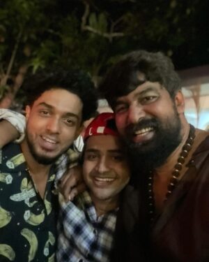 Sagar Surya Instagram - Blurry but bursting with pure happiness and vitality❤️

98 ദിവസങ്ങൾ കൊണ്ട് പൂർത്തീകരിച്ച ഈ ചിത്രം ഇതുവരെ ഞാൻ ചെയ്ത എന്റെ എല്ലാ ചിത്രങ്ങളെക്കാളും ഏറ്റവും കൂടുതൽ എന്റെ ഹൃദയത്തോട് ചേർന്ന് നിൽക്കുന്നു. ജൂണിൽ തുടങ്ങിയ ക്യാമ്പ് മുതൽ ഇന്നലെ Pack up വരെ ജോജു ചേട്ടന്റെ മനസ്സിൽ പിറന്ന കഥാപാത്രമായി മാറാൻ കിട്ടിയ ഈ മഹാഭാഗ്യം പറഞ്ഞറിയിക്കാൻ ആവാത്തത്ര സന്തോഷമാണ് തരുന്നത്. ഇത്രയും വലിയ ഒരു അവസരം തന്നതിന് ഒരുപാട് ഒരുപാട് നന്ദിയും സന്തോഷവുമുണ്ട് ജോജുച്ചേട്ടാ. രാപകൽ ഇല്ലാതെ ഇതിന്റെ പിന്നിൽ പ്രവർത്തിച്ച ഓരോരുത്തരുടേയും ആത്മാർത്ഥമായ പ്രയത്നത്തിന്റെ ഫലം തീയേറ്ററിൽ ഒരു വൻ വിജയമായി കാണാൻ ഞാനും എല്ലാവരെയും പോലെ കാത്തിരിക്കുന്നു.🫂❤️