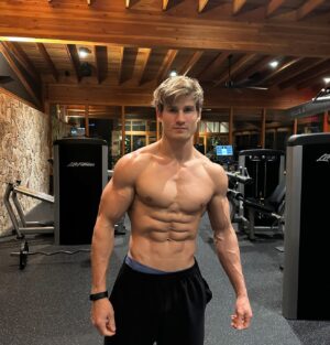 Sage Northcutt Instagram - Late night lift