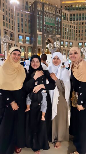 Sahar Afsha Instagram - Memories for life , Hajj is thought me several things unity Brotherhood , sacrifice , patience & humanity ❤️📿 Allahamdulliah 
Hajj Mubarak to you guys , you All will be in my heart forever because you guys joined me in a my most special journey of life 🕋👍📿🫶🤲 
@sanakhaan21 @mirzasaniar @arizzshaikh @anas_saiyad20 @anammirzaaa @wardakhannadiadwala 
@mumtaz_mumo @asad_ab18
