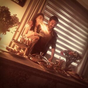 Şahin Irmak Instagram - Geçmiş doğum gününü kutladık aydanın🙏🏻 Söz konusu aydan ve doğumgünüyse hiç bi şey için geç değildir 😶 @aydantass