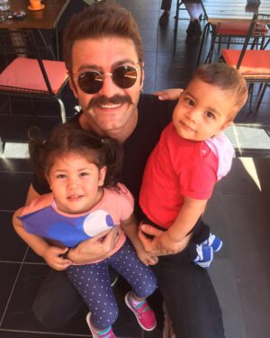 Şahin Irmak Instagram - Bi yerden gözün ısırıyo mu bunları? @onurbuldu @azembuldu