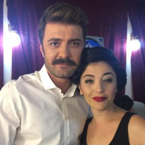 Şahin Irmak Instagram - Başta şey ama insan sonradan alışıyo 😏 @goncavuslateri @bkmonline @ayseegehakanalgl #düğümsalonu 4.gün ✌🏻
