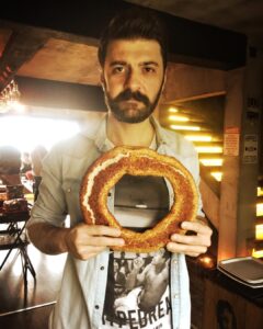 Şahin Irmak Instagram - İnsan yiyecek bunu vicdansızlar! ( Simit değil gevrek ) 👊🏻