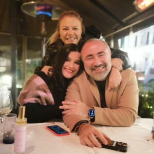 Şahnaz Çakıralp Instagram - yeni yılın ilk günleri ..ilk soğuklar , ilk havadisler , ilk danslar 🥂🍀🧚🏽‍♀️❤️