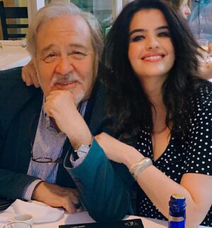 Şahnaz Çakıralp Instagram - Kocaman kalpli , iyi kalpli , merhametli İlberim Hocam ..
Nice yıllarımız olsun sizinle 
Sizi seviyorum, iyi ki varsınız 🎂
@ilberortayli 🚀🚀🚀
#ilberortaylı
