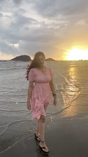 Sai Priya Deva Instagram - My kind of vitamin sea 😁 #reels #reelsinstagram #trending #viralreels #trendingaudio #urugiurugi #love #loveyourself #beach #happy #happniess #happylife #sea #selflove #selfcare #healthylifestyle