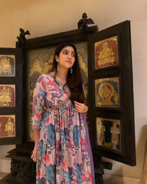 Sai Priya Deva Instagram - All about how you vibe ,your thoughts your life,keep going focus on what you do ,believe in universe 🔥👌🏼🙌🏼🤌🏽🤘🏼#live #loveyourself #loveislove #happy #believe #beliveinyourself #happylife #bekind #allaboutlove #beyourself