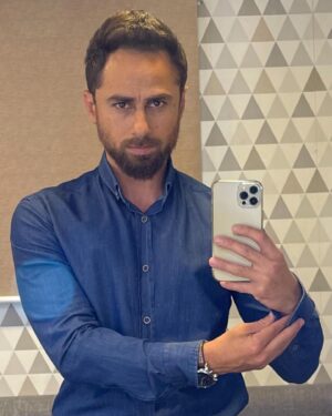 Said Serhan Instagram - رد فعل رواد لما شاف صورة سعيد يللي اخدها بغرفة تغير ملابس #بارانويا. وشتغل التحليل النفسي😁#paranoia #مسلسل_بارانويا #psychology #psychologicalthriller , watch it exclusively @shahid.vod @cedarsart