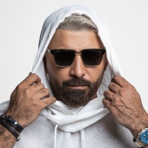 Saif Oreibi Instagram - أعشق البدايات الجديدة .. لي طريقة يستغربها الجميع في التجاوز .. لا أوقف حياتي على أحد .. ولن أفعل أبداً .. من يحبني يحبني على ما أنا عليه .. بعصبيتي وهدوئي بقلقي وطمأنينتي .. بحزني الغامر وفيض سعادتي .. يكن بجواري في لحظات انطفائي .. لأكن بجانبه في لحظات سطوعي .. أستشعر بجواره صدق الحب ووفاء الوعود .. أستودعه قلبي وأنا مطمئن .. وأترك حياتي بين يديه دون أن أقلق
