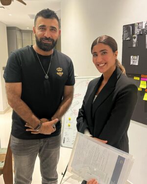 Saif Oreibi Instagram - نجمة الكويت الجميلة ليلى عبد الله بطلة مسلسل ( صدام حسين) فنانة بالفطرة .. تمتلك أدوات تمثيلية رائعة .. ولها حضور لافت أينما وُجدت .. الموهبة الحقيقية تتكلم عن نفسها و الأدوار الكُبرى تختار أصحابها بالإضافة لذلك فهي لديها شخصية مميزة على الصعيد الإنساني والفني أيضاً .. عن نفسي أقدر موهبتها كثيراً .. وأؤمن أنها ستكون إضافة قوية للمسلسل #مقام #ليلى_عبدالله #سيف_عريبي #صدام_حسين