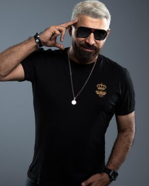 Saif Oreibi Instagram - الدنيا  علمتني  أنها لا تتوقف مهما حدث وأن أصعب الساعات تمضي كأسهلها ستين دقيقة .. لذلك أدرك تماماً قيمة الوقت .. وأعلم جيداً أن الوقت كالسيف فأبادره بدلاً من أن يبادرني .. الدنيا علمتني ان أعظم هدية ممكن تمنحها لإنسان هو وقتك لأنه كالحياة اذا رحل لا يعود .. أنا الآن اركز على إستعادة أفضل نسخة مني .. وأستعد لتقديم العديد من الأعمال التي أتمنى أن تنال إعجابكم