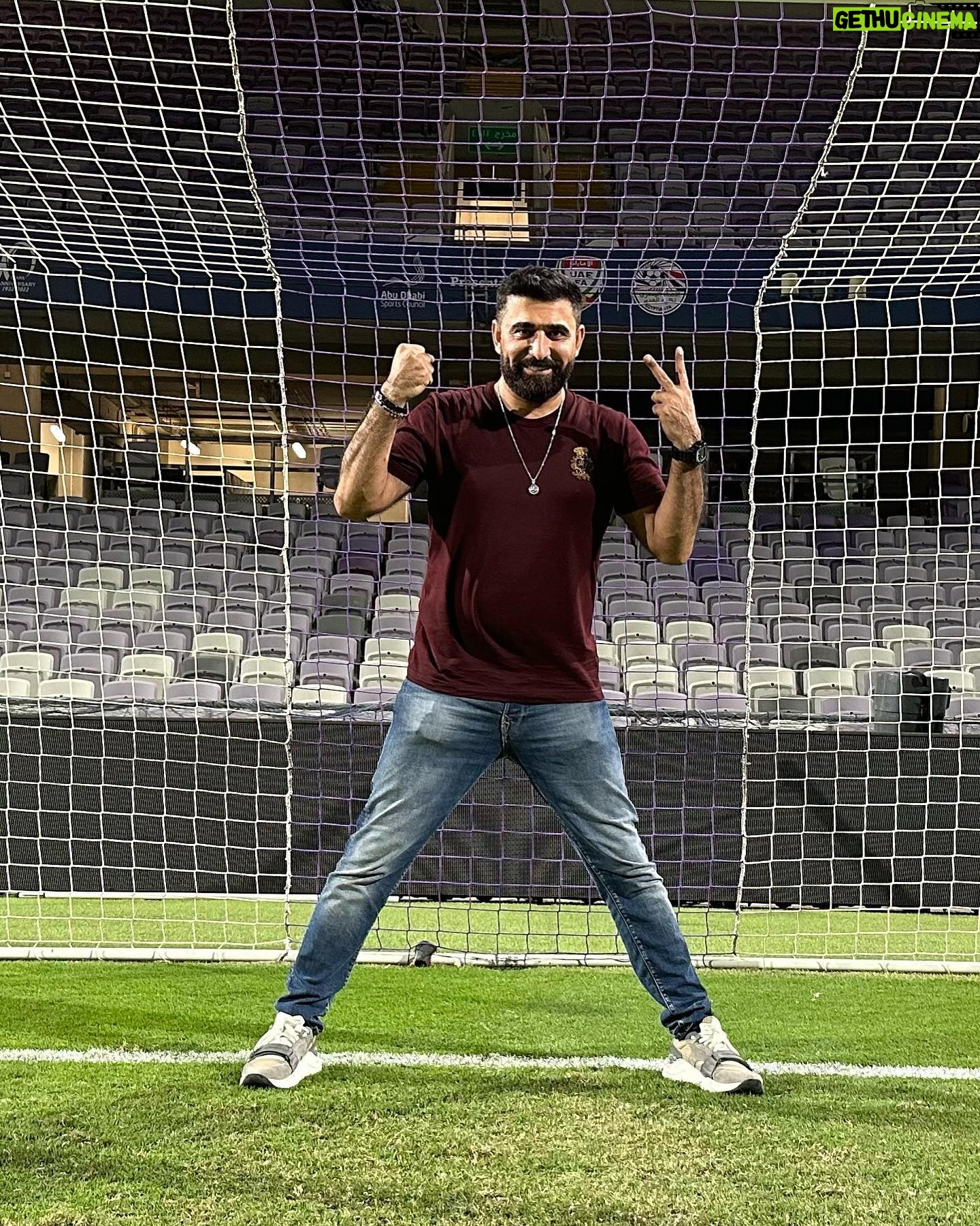 Saif Oreibi - 32.9K Likes - شكراً لإدارة فريق النادي الأهلي ولاعبيه وجهازه الفني على الدعوة الكريمة وعلى تلك اللحظات التذكارية الرائعة التى لا تُنسى .. والتى تكللت وتجملت بكأس السوبر في ليلة من أجمل ليالي القلعة الحمراء باستاد هزاع بن زايد في دولة الإمارات العربية المتحدة .. وانتظروا أغنية إهداء من شركة مقام لفريق النادي الأهلي
غناء وألحان عماد كمال
كلمات أحمد حسن راؤول
#النادي_الاهلي @alahlyegypt
#سيف_عريبي
