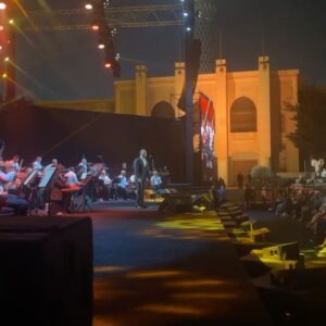 Saif Oreibi Instagram - ‎كاظم الساهر .. كل أغنية له مرت في خلفية حياتي .. أحببت على زيديني عشقاً .. وآلمني الفراق في أنا وليلى .. و"كان صديقي " حين "كثر الحديث عن التي أهواها ".. كنت معه حين قال "أحبيني " .. واسيته حين قال "إني خيرتك فإختاري" .. كنت شاهداً في صفه أمام "المحكمة" .. كم تمنيت أن أعرف من تلك "المستبده" التي "فرشت رمل البحر ونامت"  ثم عادت لتسأل "أتحبني بعد الذي كانَ ؟!" .. فسكت كاظم وأجابتها "الحياة" على سؤالها عن طريق "الرسم بالكلمات" .. كم تمشينا معاً في "مدينة الحب" وواجهنا "التحديات " .. وعرفت معه "الحب المستحيل " كاظم الساهر هو رفيقي الدائم الذي لا يعرف كم أحبه لو كان الفن إنساناً لكان كاظم الساهر .. هو ليس في كتاب التاريخ بل هو التاريخ ذاته ❤️🤟