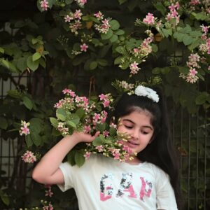 Saisha Bajaj Instagram - A Flower doesn't think of competing with the flower next to it .IT JUST BLOOMS 

#motivation #beautiful #bepositive #natureinspirations # naturelove