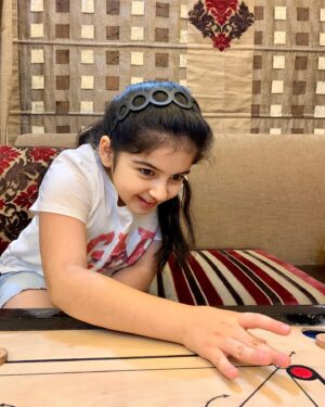 Saisha Bajaj Instagram - “ Play is our brains favourite way of learning “
#carrom #play #indoorgames 
#fun #stayinghome #learning #game