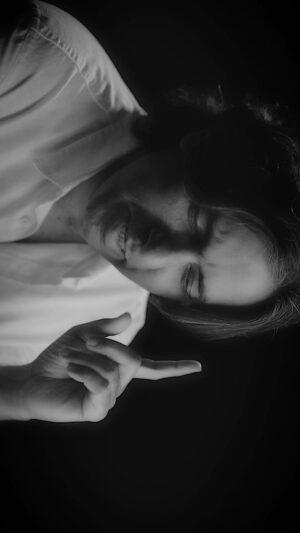 Sajjad Ali Instagram - Zamana chahiye tha? Tumhe kya chahiye tha? #ZAMANA Out Everywhere 🎧❤️

🎥 @noumanjavaid 

#SajjadAli #Poetry #NewSong #Urdu