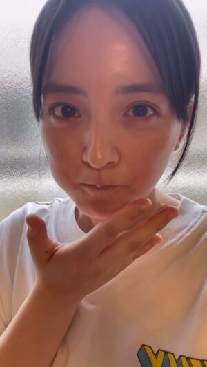 Saki Kiyoi Instagram - .
正解は私の大好きなトマト🍅……

の！

実はこれスイーツなんです✨✨✨　
　
　
ほんまにほんまにほんまに美味しすぎるので
是非食べてみてください😊🍅おすすめー！！！
 
@shu_kyorakudo 
　

もう食べたいわ〜…☺️ 

　

　
　
　
　
　
　

 
✼••┈┈┈┈┈┈┈┈┈┈┈┈┈┈┈┈••✼

please follow me💛
팔로우 해주세요🩵
关注我的Instagram🩷
ikuti saya di instagram🧡

@kiyoisaki_official 

✼••┈┈┈┈┈┈┈┈┈┈┈┈┈┈┈┈••✼

 
　
　
　
　
#japan#girl#eat#japanesefood 
#共楽堂#ひとつぶの乙女の涙#スイーツ
#清井咲希#スターダストプロモーション