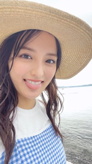 Saki Kiyoi Instagram - もしかしてもう夏ですか？☀️🫣

　
　

 
✼••┈┈┈┈┈┈┈┈┈┈┈┈┈┈┈┈••✼

please follow me💛
팔로우 해주세요🩵
关注我的Instagram🩷
ikuti saya di instagram🧡

@kiyoisaki_official 

✼••┈┈┈┈┈┈┈┈┈┈┈┈┈┈┈┈••✼

 
#japan#girl#selfie 
#夏#麦わら帽子#ヘアアレンジ#巻き髪 
#清井咲希#スターダストプロモーション
