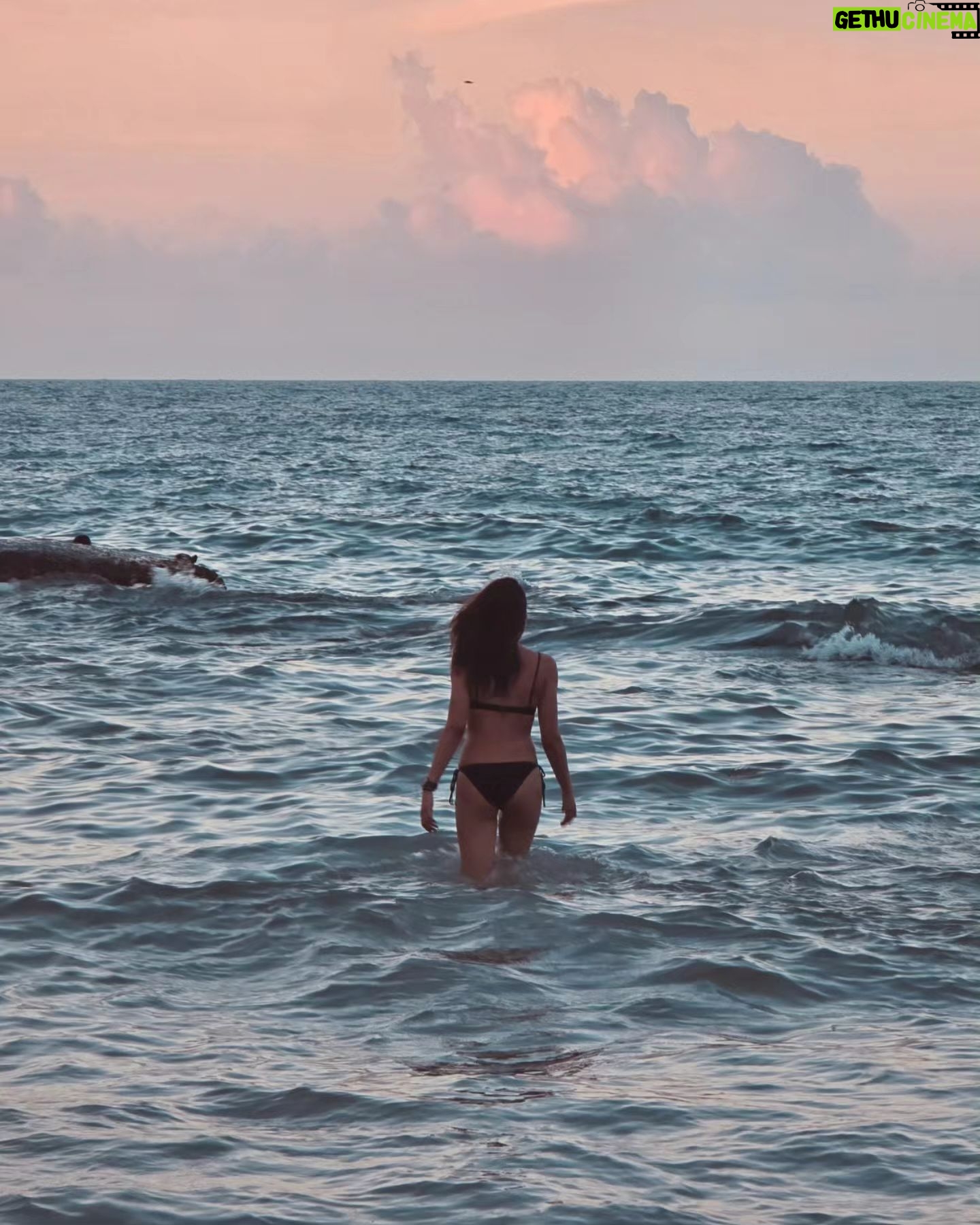 Sakshi Chaudhary - 9.9K Likes - Chasing sunsets ♥️♥️♥️
#love
#life
#mood
#instagood
#trending
