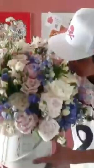 Saksit Tangthong Instagram - ขอบคุณขอบคุณขอบคุณ ทุกคนทุกคำอวยพร ญาติสนิทมิตรสหาย ดอกไม้ ขนม ของกิน ของฝาก คำอวยพร ความรู้สึก และทุกสิ่งที่ส่งถึงกัน รับรู้ได้ถึงความรักที่เรามีต่อกันนะครับ happy birthday From u to me krub จะอยู่ให้อวยพรไปทุกปีครับ 5555 ด้วยรักจากใจ ผู้ใหญ่สันต์ ครับผม ❤️
# เจ้าหญิงแห่งวงการดอก คิดถึงเรื่องดอก ให้บอกเจ้าหญิง 🌺