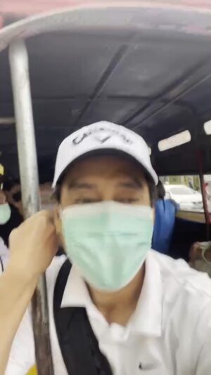 Saksit Tangthong Instagram - ไม่สำคัญหรอกเวลาพี่รวยใครจะอยู่กับพี่ มันสำคัญว่าเมื่อไหร่พี่จะรวย ฮือออ 🤣
